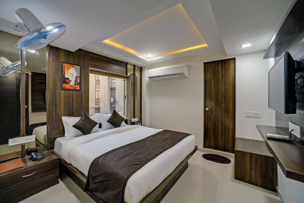 Rudra Royale Hotel Ahmedabad Eksteriør billede