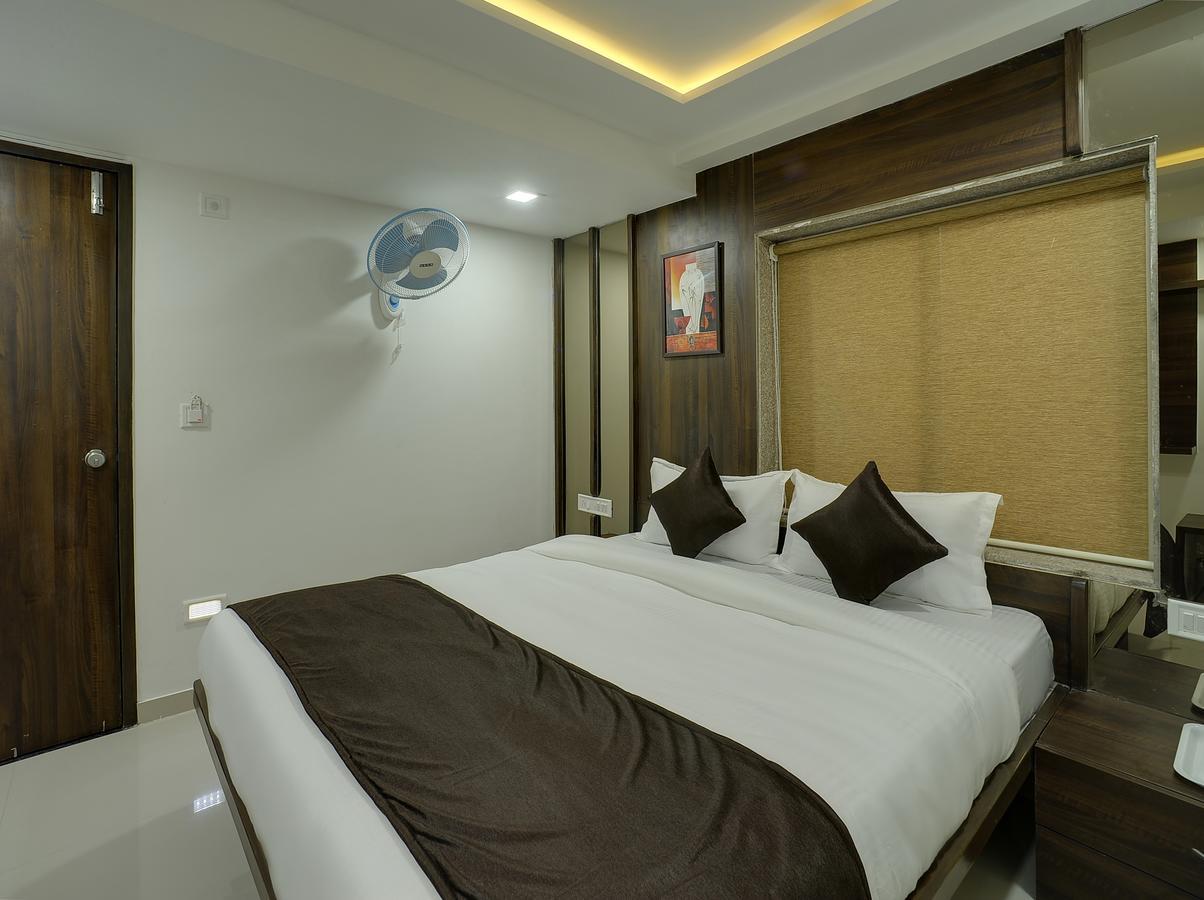 Rudra Royale Hotel Ahmedabad Eksteriør billede